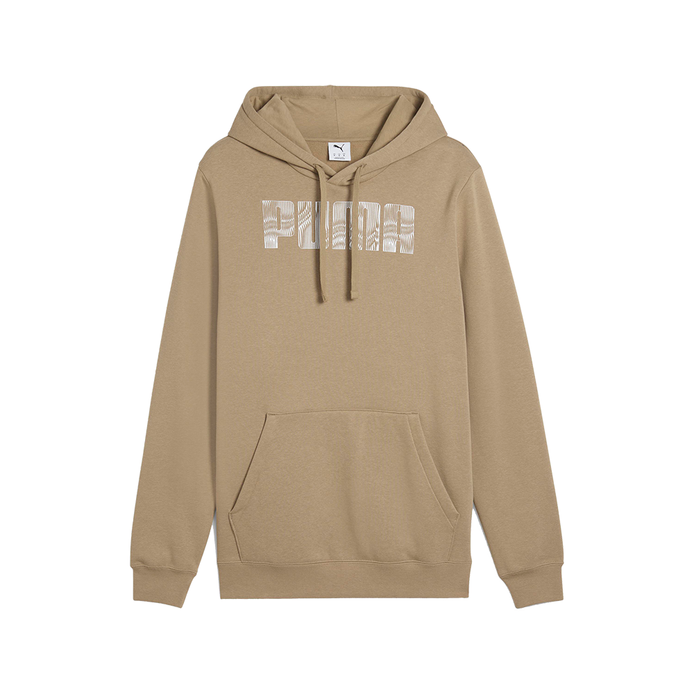 En beige hoodie med hætte og justerbare snører, fremstillet i blødt sweatshirtmateriale med ribkanter ved ærmer og bund. Foran ses en stor hvid ’PUMA’-tekst med fint stregmønster, og en klassisk kængurulomme giver praktisk opbevaring. Designet har en afslappet, unisex pasform, velegnet til hverdagsbrug eller lag-på-lag styling på kølige dage. Farven er varm og neutral.