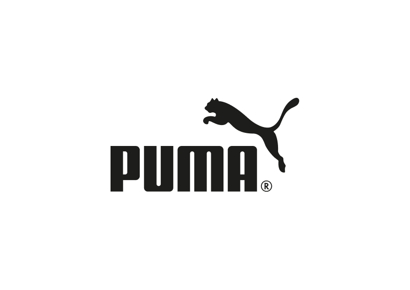 Logoet viser den karakteristiske PUMA-silhuet af en springende puma over det fede, store ord "PUMA". Designet er minimalistisk med sort-på-sort kontrast, hvilket giver et moderne, kraftfuldt og sporty udtryk. Kombinationen af dyrets bevægelse og den markante typografi signalerer fart, smidighed og præstation. Logoet bruges internationalt på sportstøj og sko som et symbol på kvalitet, energi og dynamisk stil.