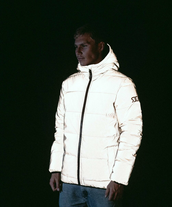 reflective-revolution-mens-puffer-45544-vendbar-refleks-vinterjakke-herre-livsstil.png