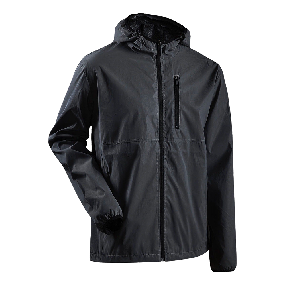 En minimalistisk, mørkegrå vandtæt jakke med hætte, som kombinerer funktion og enkel stil. Jakken har en vandafvisende ydre overflade, fuld lynlås foran, en lodret brystlomme med lynlås samt elastiske ærmekanter for bedre pasform. Den lette konstruktion gør den ideel til regnvejr, vandreture og hverdagspendling, hvor bevægelsesfrihed og beskyttelse mod vind og fugt prioriteres.