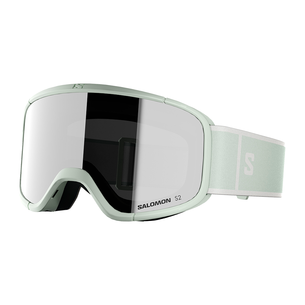 Disse Salomon S2 skibriller har et moderne, minimalistisk design i sart mintgrøn med en bred, spejlblank linse, der giver godt udsyn og beskytter mod blænding. Den elastiske, justerbare strop har diskret logo, mens blød ansigtsskum sikrer komfort og tæt pasform. Brillen virker solidt bygget til alpine forhold, ideel til skiløb og snowboarding, hvor både funktion og stil er vigtige.