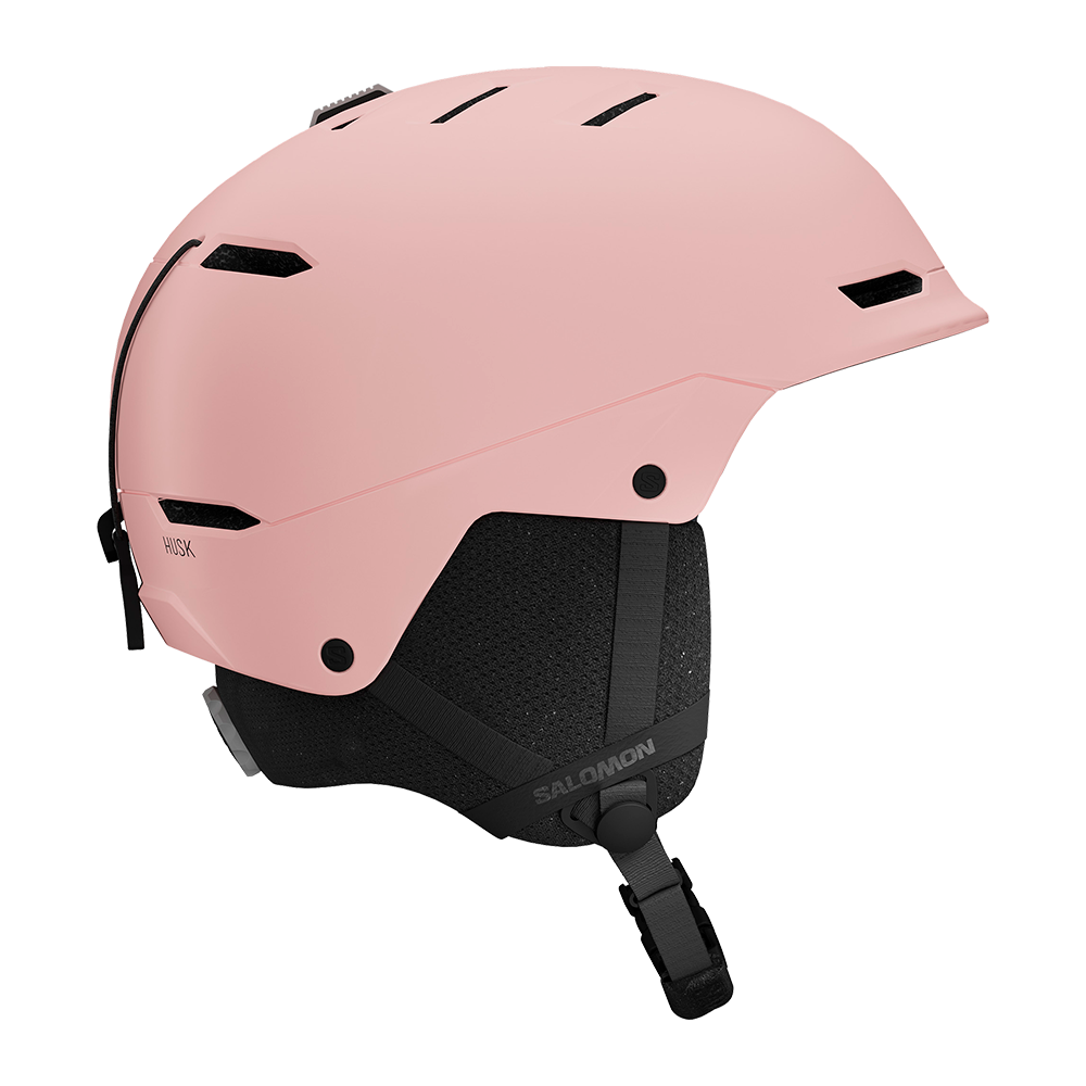 Lyserød skihjelm med mat finish og moderne, minimalistisk design. Hjelmens yderskal har flere ventilationsåbninger, indvendig polstring og sorte ørepropper for komfort og varme. Den justerbare hakestrop med spænde og bagpå justeringsmekanisme sikrer god pasform. Et stilsikkert valg til alpine aktiviteter, der kombinerer sikkerhed, funktionalitet og et enkelt, feminint udtryk. Brandnavnet Salomon ses diskret på remmen.