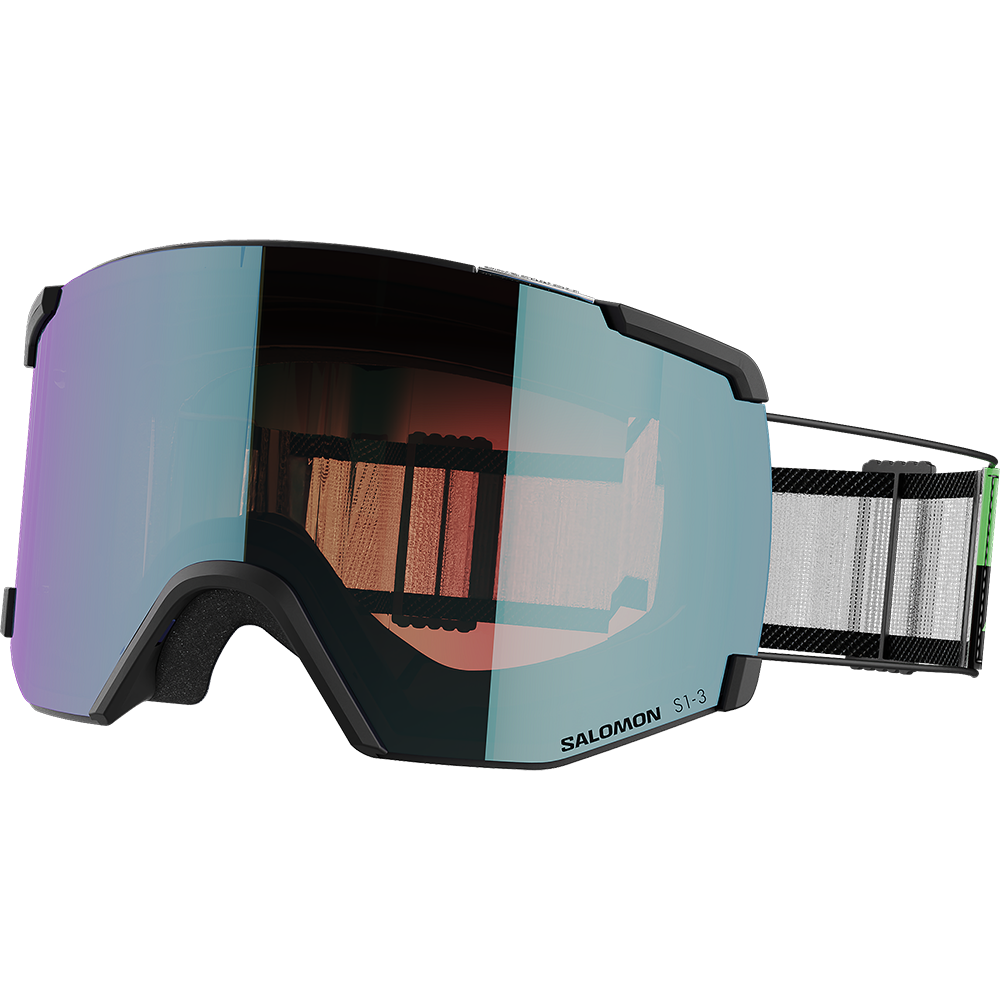 Et moderne par skibriller med stort, buet spejlglas i blå-lilla toning og et svagt orange indre spejl, som giver et stilrent og futuristisk udtryk. Sort ramme omkring næsepartiet, blødt skum ved ansigtet og en bred elastisk strop med grafisk mønster sikrer komfort og god pasform. Designet virker velegnet til alpint skiløb eller snowboarding, hvor god synlighed og beskyttelse mod blænde er vigtig. Logoet "Salomon" ses diskret ved nederste kant.