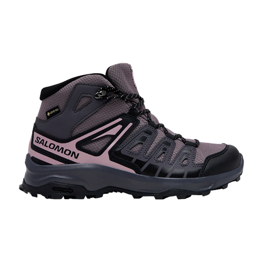 Robust Salomon-vandrestøvle i mid-cut design, med mørkelilla mesh og lyserøde detaljer. Støvlen har Gore‑Tex membran for vandtæthed, forstærket tåparti og støttende overdel med snørelukning. Kraftig mellemsål og Contagrip ydersål sikrer greb og stabilitet på ujævnt terræn. Ideel til lange ture i vådt vejr, designet til alsidighed og langvarig komfort, udendørs.