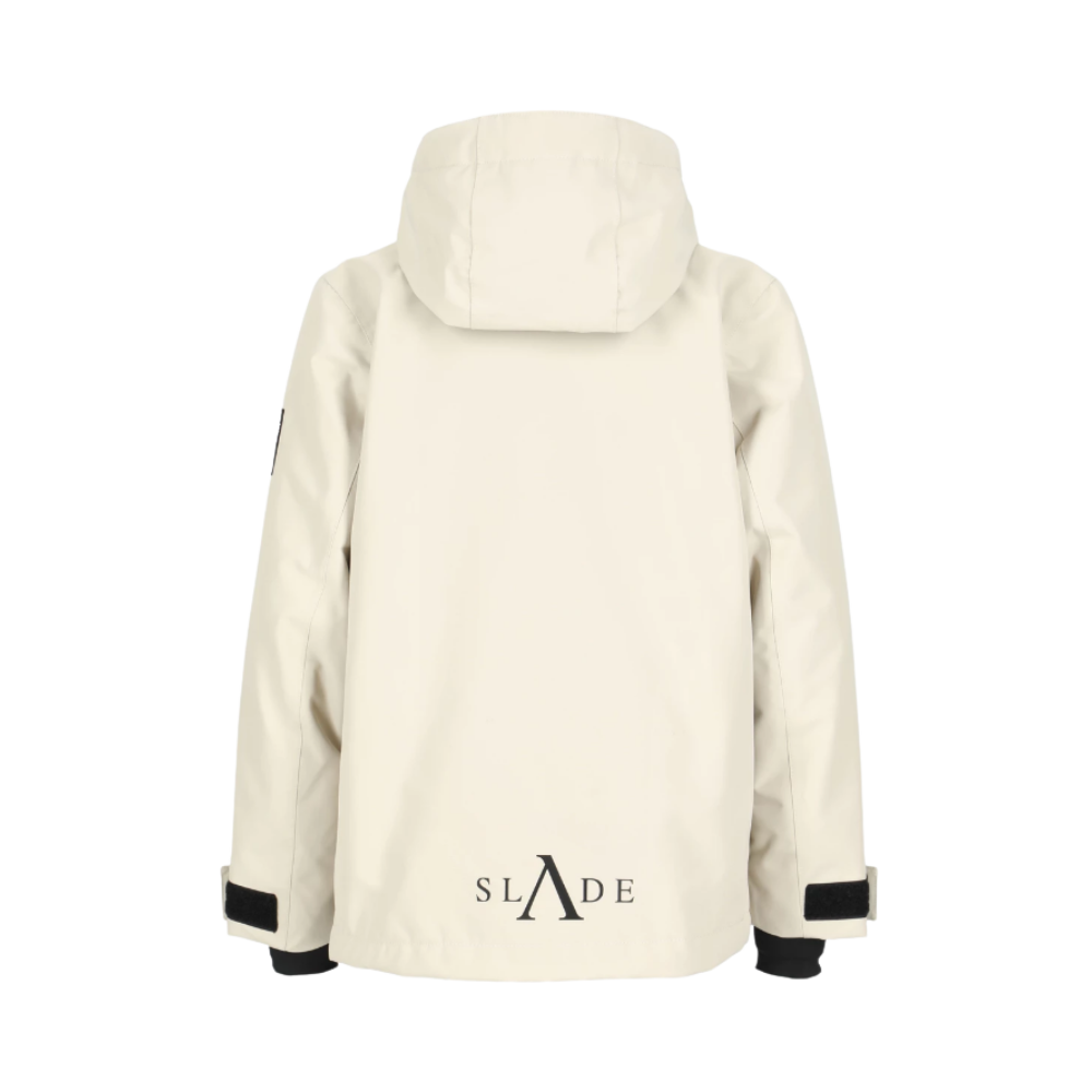 Slade Aspen Shell Jacket Jr er en stilfuld og funktionel børne skijakke perfekt til vinteraktiviteter. Jakken, der kommer i en neutral cremefarve, har flere smarte detaljer såsom justerbare ærmelukninger, en høj krave og en praktisk hætte. Designet med holdbarhed og komfort i tankerne, denne jakke er ideel for små eventyrere, der ikke vil lade koldt vejr standse dem. Logoet fra Slade er tydeligt, men diskret placeret for et professionelt look.
