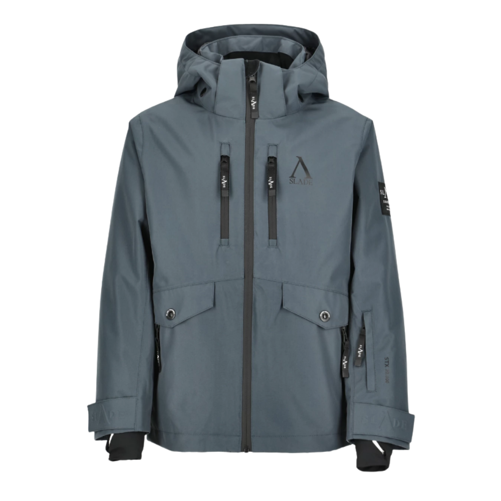 Slade Aspen Shell Jacket Jr er en funktionel og stilfuld skijakke designet til børn. Jakken præsenteres i en nedtonet grå farve, der passer ind på pisten og i bymiljøet. Den er udstyret med flere lynlåslommer, praktisk for opbevaring af småting. Detaljer såsom justerbare manchetter og en rummelig hætte tilføjer både funktionalitet og komfort. Dette gør jakken ideel til vinteraktiviteter, hvor både varme og bevægelsesfrihed er essentielle.