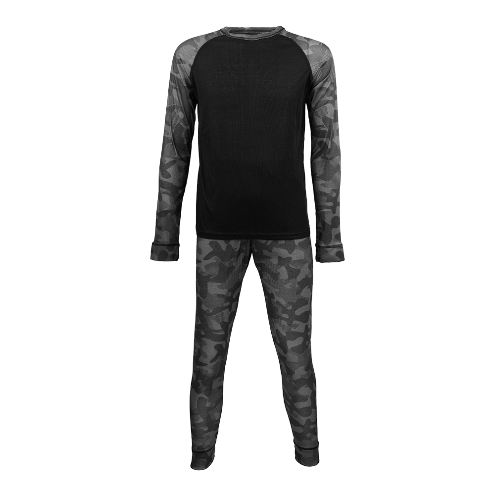Billedet viser et todelt sæt thermoundertøj med en sort, tætsiddende overdel og lange ærmer samt bukser i grå-sort camouflage. Sættet har raglanærmer, elastiske manchetter ved håndled og ankler og et strækbart, åndbart materiale, der sidder tæt mod kroppen. Designet er praktisk til friluftsliv, jagt eller som isolerende baselag under koldt vejr.