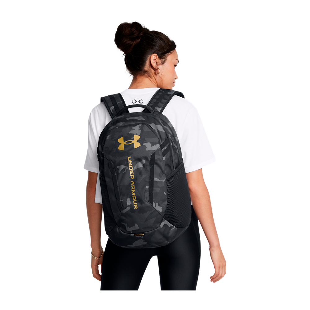under-armour-hustle-6.0-backpack-1384672-001-rygsaek-44706-sort-g.png