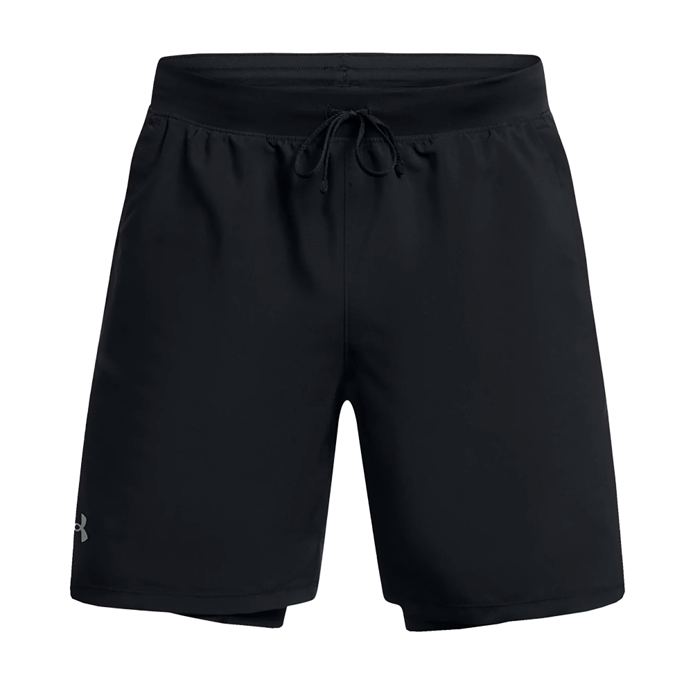 Et par sorte træningsshorts i enkel og funktionel stil. Elastisk talje med justerbar snor sikrer god pasform, mens det lette, hurtigtørrende materiale giver komfort under aktivitet. Kortene har en ren silhuet med diskrete syninger og en lille logo-detalje i nederste venstre side. Der ses en let indvendig foring for ekstra støtte. Velegnet til løb, træning eller fritid.