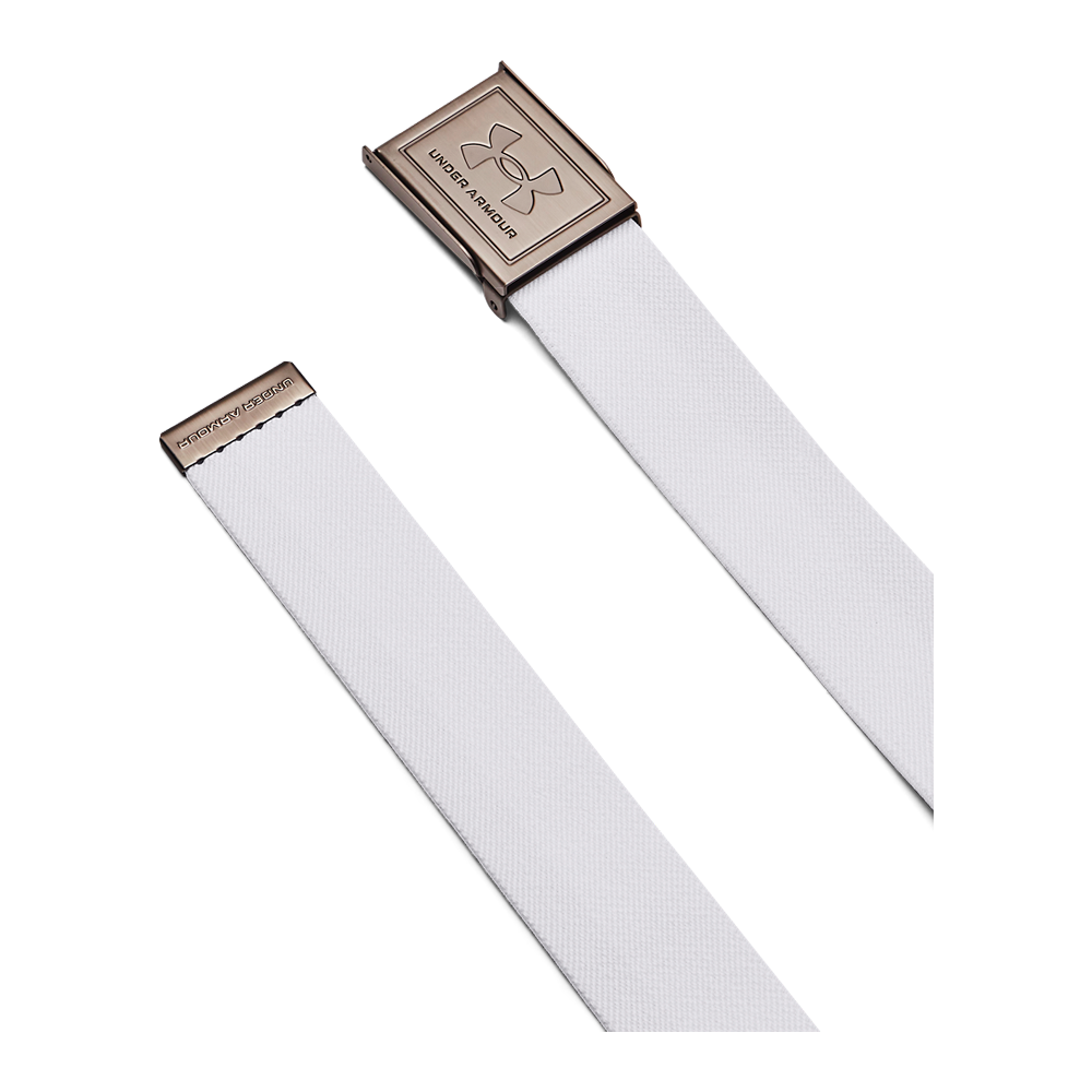 Et stilrent hvidt tekstilbælte med en enkel, firkantet spænde i børstet metal prydet af Under Armour-logoet. Bæltet har et glat, tæt vævet mønster og en lille metalende på den frie ende med samme branding. Kombinerer sporty funktionalitet med minimalistisk design, velegnet til afslappede og aktive outfits, hvor det hvide materiale giver et rent og moderne udtryk.