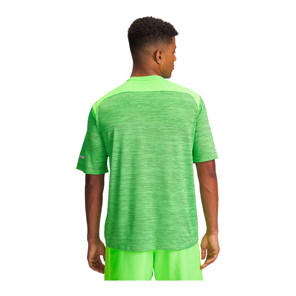 under-armour-tech-run-ss-t-shirt-6004965-389-herre-loebe-t-shirt-45115-groen-a.png