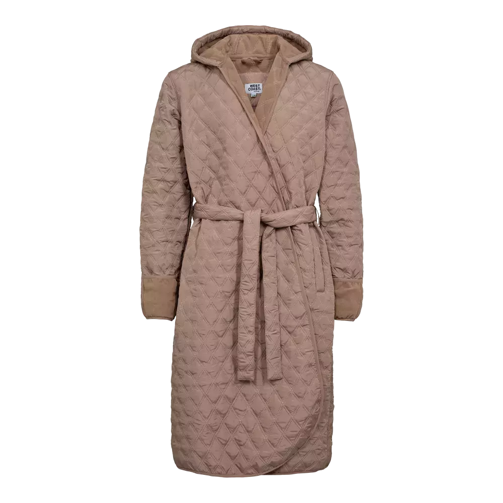 mauve, med diamant-quiltemønster. Frakken har hætte, slå-om front med bindebælte i taljen og diskrete lommer i siden. Ærmerne har slåede manchetter i lidt mørkere nuance, og den silkebløde foring giver ekstra varme og komfort. Stilren, afslappet og multifunktionel, perfekt til kølige efterårs- og vinterdage, kombinerer praktisk varme med et feminint, moderne udtryk.