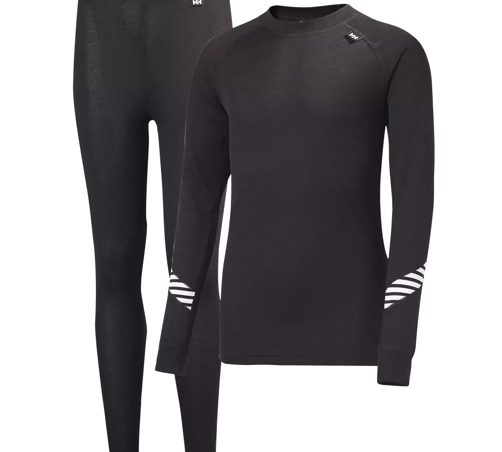 Sort termisk baselayer-sæt bestående af en tætsiddende langærmet trøje og matchende lange underbukser. Materialet virker ribstrikket og isolerende med flade syninger for komfort og bevægelsesfrihed. Diskrete HH-logoer på skulder og talje giver et sporty udtryk, mens hvide, diagonale striber ved ærmerne tilføjer kontrast. Velegnet til kolde dage som inderste lag under skaljakker eller til udendørs træning.