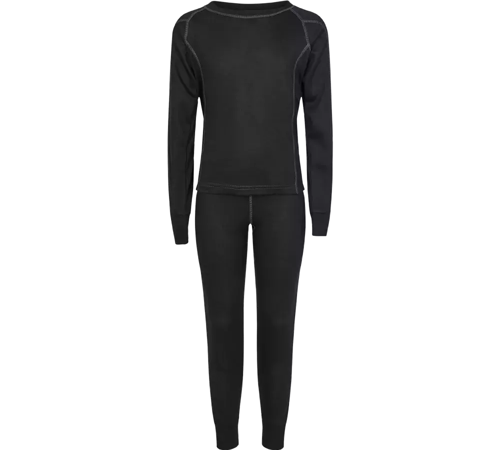 leggings. Sættet har synlige kontrastsømme langs skuldre, ærmer og sider, hvilket giver et sporty udtryk. Materialet virker blødt og elastisk, designet til isolering og bevægelsesfrihed ved kulde, ideelt som mellemlag eller til både hjemmebrug og udendørs aktiviteter.