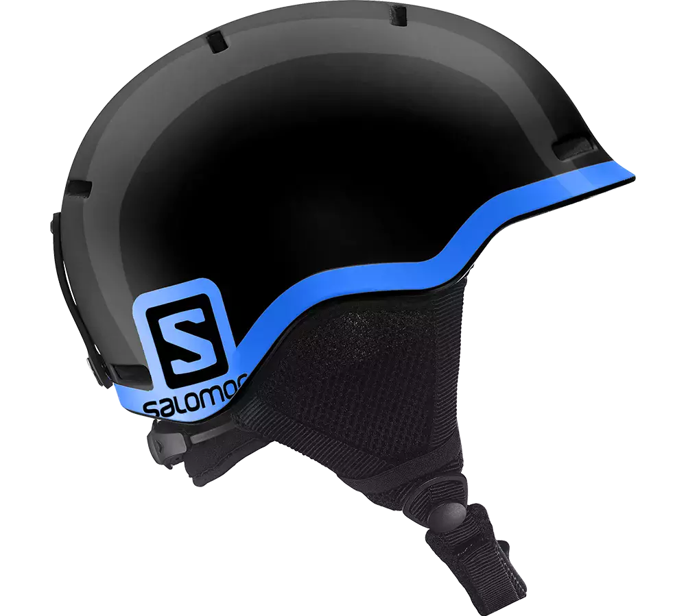 Sort Salomon-hjelm med en markant blå bølge langs kanten, designet til vintersport som skiløb og snowboard. Hjelmens glatte skal og diskré ventilationsåbninger giver et moderne, aerodynamisk look, mens polstrede øreklapper og en justerbar hakestrop sikrer komfort og pasform. Det synlige Salomon-logo på siden understreger kvalitet og mærkets fokus på funktionel, sikker beskyttelse til aktive udendørsbrugere.