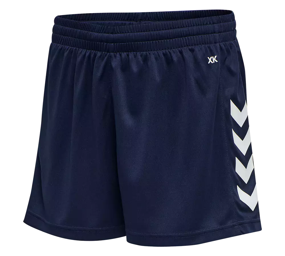 Disse navyblå sportsshorts har et enkelt og funktionelt design med elastisk talje for god pasform og bevægelsesfrihed. Kort længde og let, åndbart materiale gør dem velegnede til løb, træning og holdsport. Hvide chevrons langs siden giver et sporty udtryk, mens et diskret 'XK'-logo øverst til højre holder udtrykket minimalistisk. Shortsene kombinerer komfort og enkel stil.
