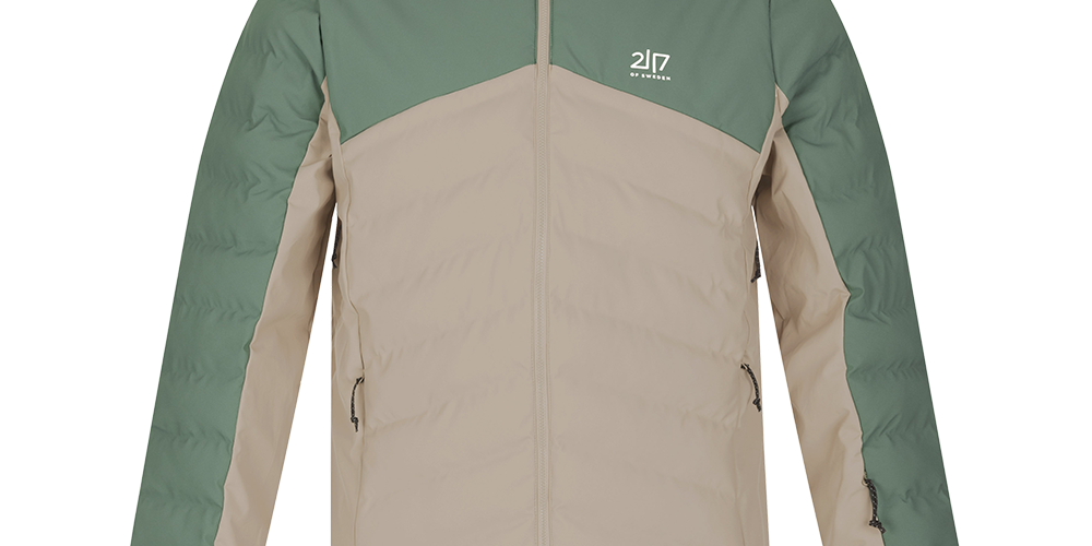 Denne "2117 of Sweden Ajke 3 Layer Padded Jacket" til herrer er ideel til vinter- og skisportsaktiviteter. Jakken er udført i en flot kombination af beige og grønne nuancer, der sikrer et stilfuldt udseende, samtidig med at den leverer på funktionaliteten. Det tre-lags polstrede design sørger for optimal varme og beskyttelse mod kulden, mens den justerbare hætte og de rummelige lommer tilføjer praktisk anvendelighed til alle dine udendørs eventyr.