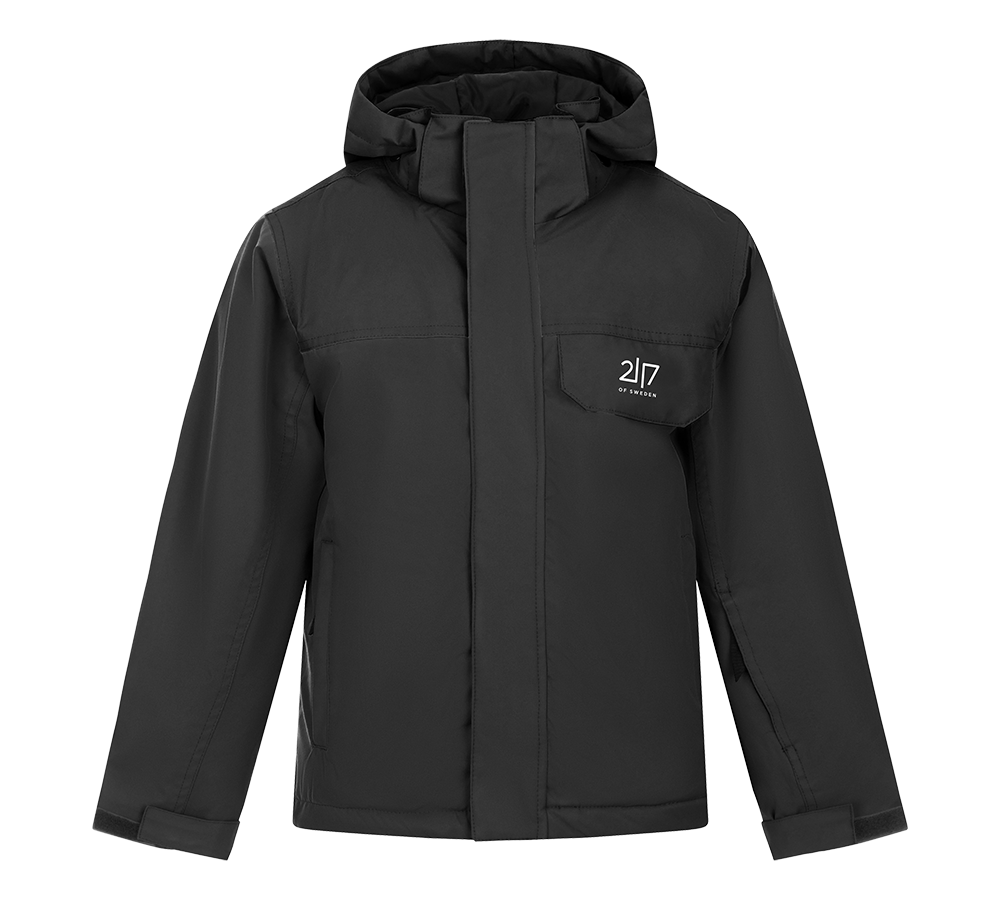 Denne 2117 of Sweden Jr Misan Padded Ski Jacket er ideel til børn, der elsker vinteraktiviteter. Jakken er udstyret med effektiv isolering og vandafvisende materialer, hvilket gør den perfekt til både skiløb og hverdagsbrug i de kolde måneder. Det tidløse sorte design er både stilfuldt og praktisk, med mærkets diskrete logo på venstre bryst som en fin detalje. Et must-have for den kommende vintersæson.