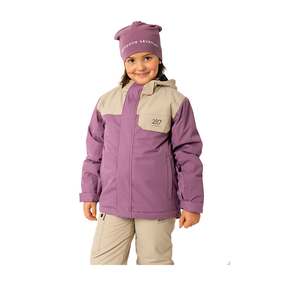 Denne "2117 of Sweden Jr Misan Padded Ski Jacket" er en ideel skijakke til børn, designet til at holde dem varme og tørre på skiferier. Jakken har en stilfuld lavendelfarvet og beige farvekombination, med en robust lynlås og en beskyttende hætte. Det holdbare materiale og de funktionelle lommer gør den både praktisk og trendy. Perfekt til alle typer vinteraktiviteter.