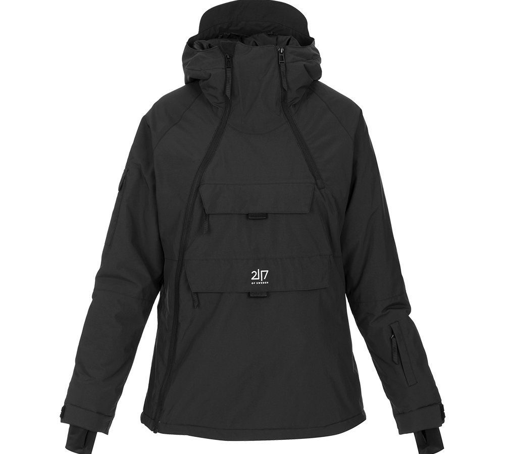 Denne billede viser en "2117 of Sweden W Nelkerim Padded Ski Anorak - Dame Skijakke", som er en elegant og praktisk løsning til vinteraktiviteter. Jakken er sort og har et minimalistisk design, der rummer flere funktionelle detaljer såsom en stor frontlomme og foraftelige justeringer ved ærmerne. Dette gør den både stilfuld og ideel til skiture, hvor komfort og funktionalitet er i højsædet. Jakken er fra mærket 2117 of Sweden, kendt for deres holdbare og moderne skitøj.