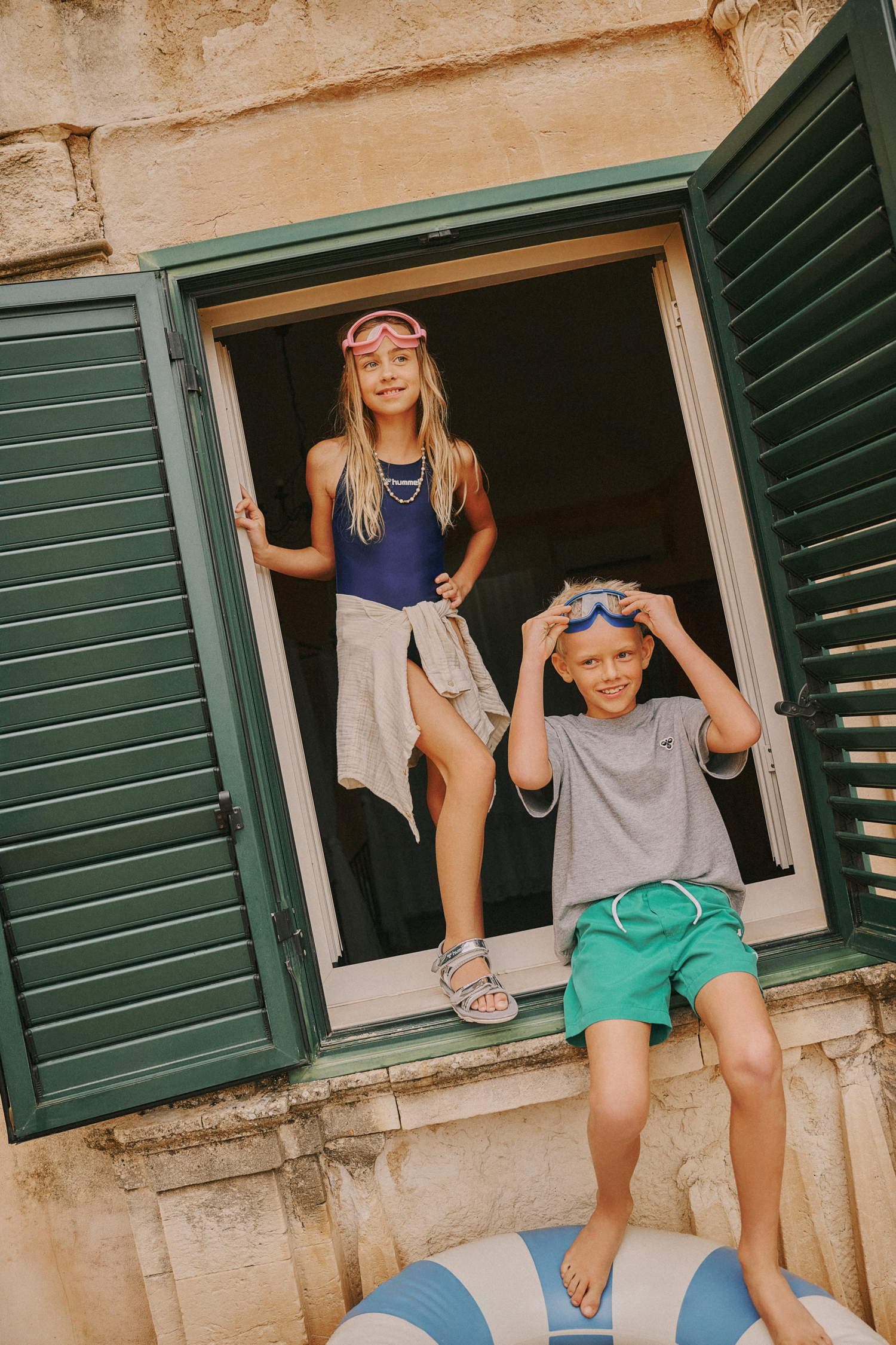 Kids_swim_SS25-hummel-jr-bondi-shorts-3.png
