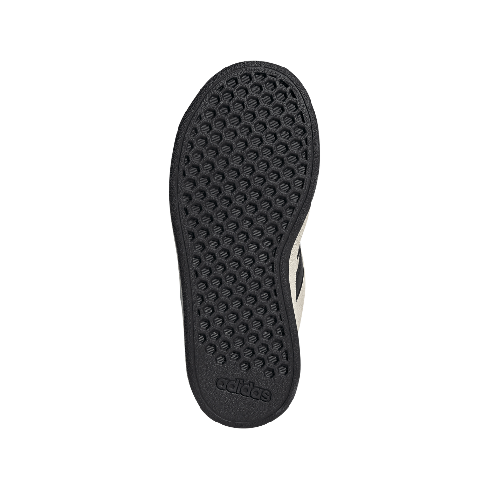 adidas-grandcourt-00s-JR5569-fritidssko-45152-sand-c.png