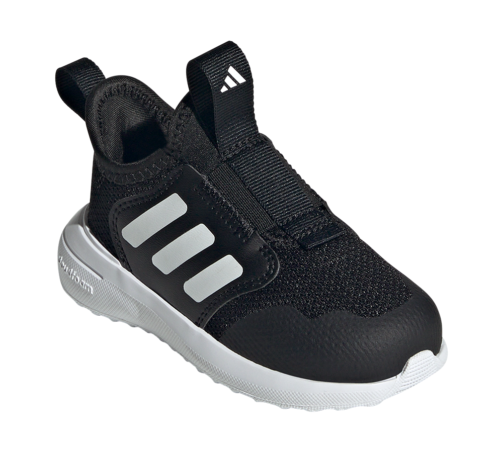 Sort slip-on sneaker med strækbar, strikket overdel og forstærket tåparti. Den har tre hvide striber på siden, en robust hvid mellemsål og praktiske trækflapper ved hæl og tunge for nem påtagning. Designet kombinerer sporty æstetik med funktionalitet, giver fleksibilitet og godt greb, og passer til hverdagsbrug eller let træning.
