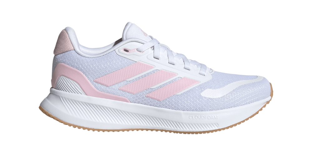 Et lyst, stilrent løbesko i hvidt med lyserøde detaljer. Skoen har et åndbart mesh-øvre, tre ikoniske striber i rosa, hvide snørebånd og polstret krave for komfort. Den buede, støddæmpende sål i skum (Cloudfoam) giver let bounce og stabilitet, mens gummiydersålen sikrer godt greb. Designet er enkelt og feminint, velegnet til hverdag og træning.