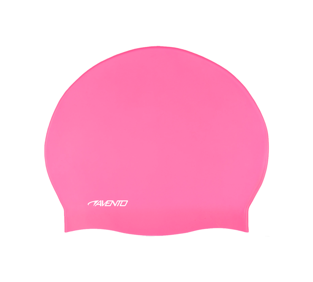 Et lyst pink badehætte i glat silikone med et enkelt, tidløst udtryk. Hætten har rund form med let tilbagetrukne kanter og et diskret hvidt Avento-logo i nederste kant. Materialet virker fleksibelt og slidstærkt, egnet til svømning og beskyttelse af hår mod klor. Den feminine farve gør den synlig i vandet og giver et friskt, sporty touch til træningen.