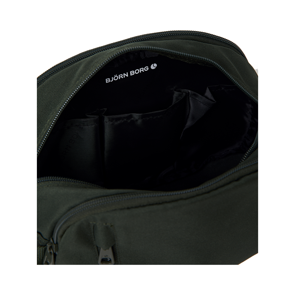 bjoern-borg-core-wash-bag-standing-core8007-01-3-toilettaske-44639-sort-a.png