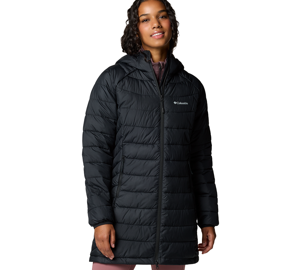 lilla og lyserøde leggings. Billedet formidler en rolig, funktionel vinterstil med fokus på komfort, varme og enkel, moderne outdoor-æstetik.
