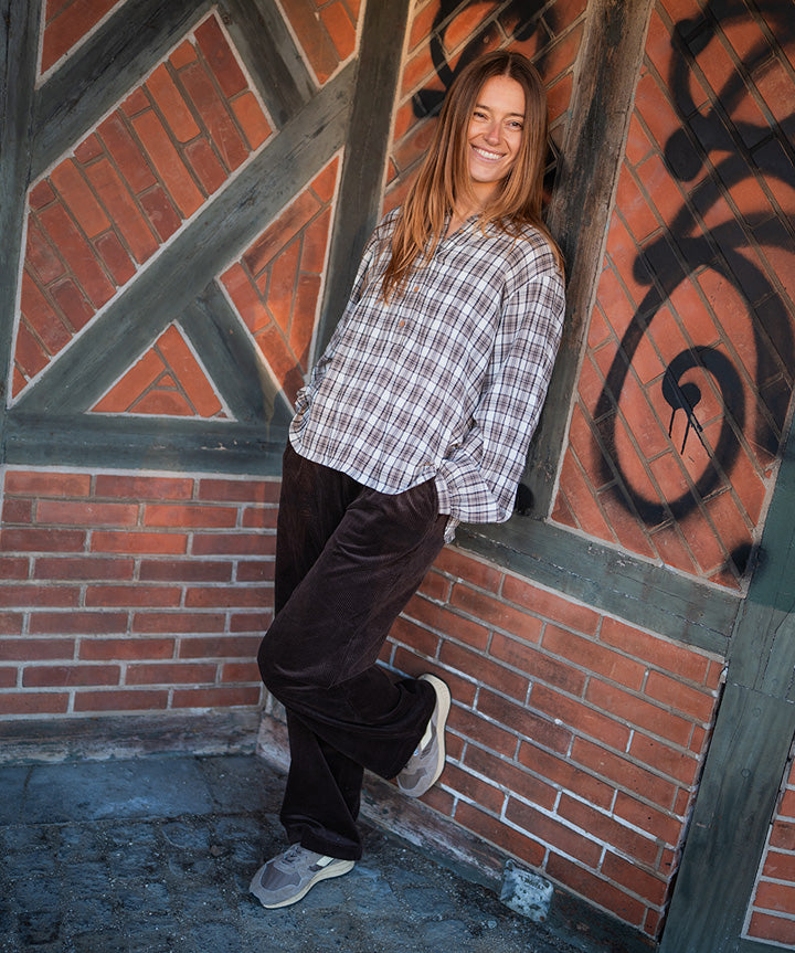 fabrin-checked-crepe-shirt-livsstil-1.jpg