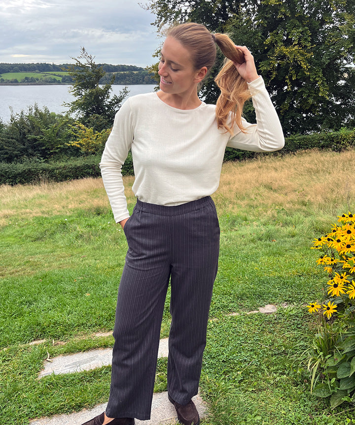 fabrin-copenhagen-pinstripe-pants_pointelle-ls-livsstil.jpg