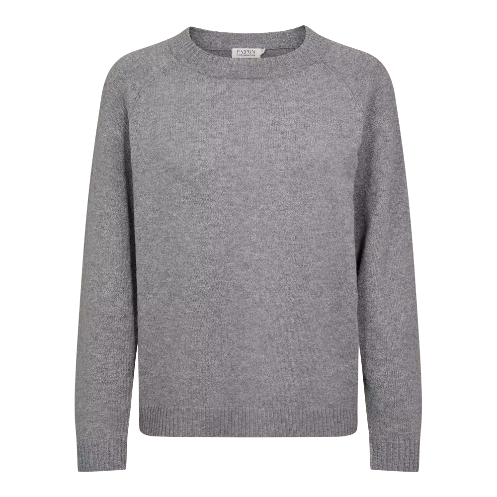 fabrin-copenhagen-pullover-rib-neck-23-w-41368-dame-striktroeje-lysegraa-a.webp