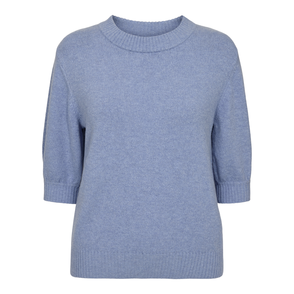 fabrin-copenhagen-pullover-ss-26-w-45182-dame-kortaermet-striktroeje-lyseblaa-a.png