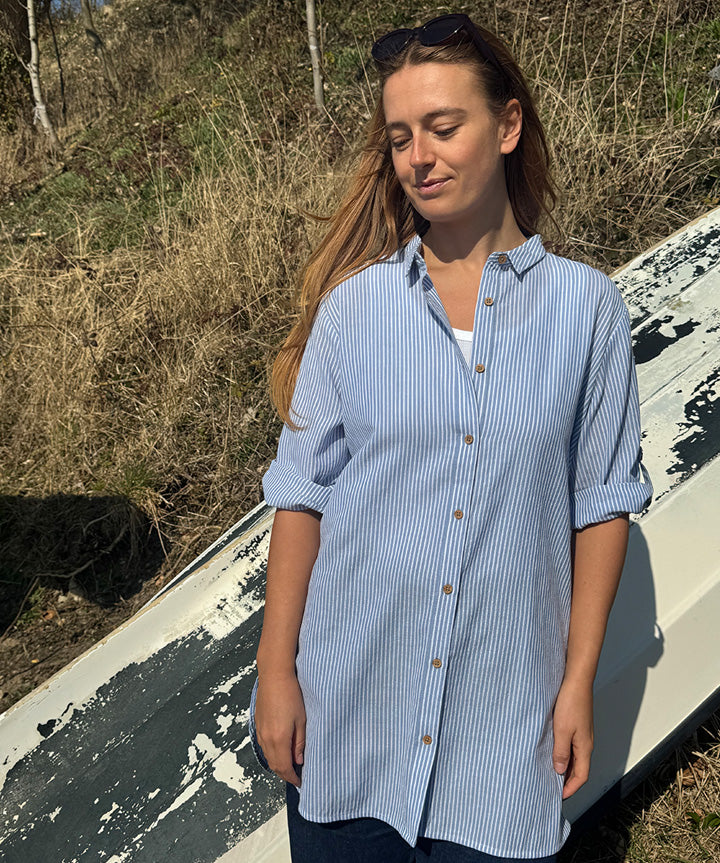fabrin-new-big-shirt-lyseblaa-stribet-livsstil-2.jpg