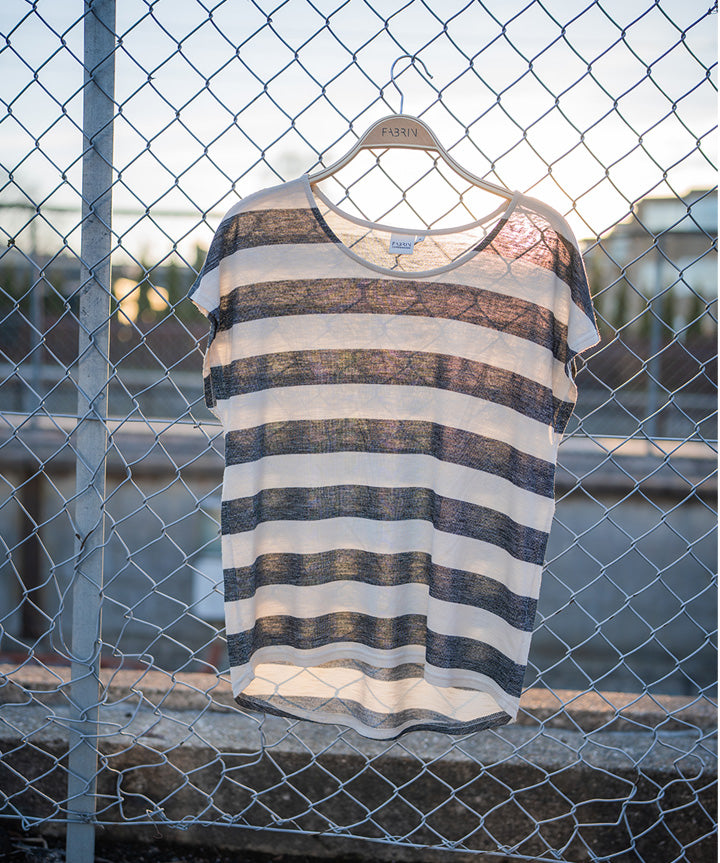 fabrin-stripe-t-shirt-livsstil-1.jpg