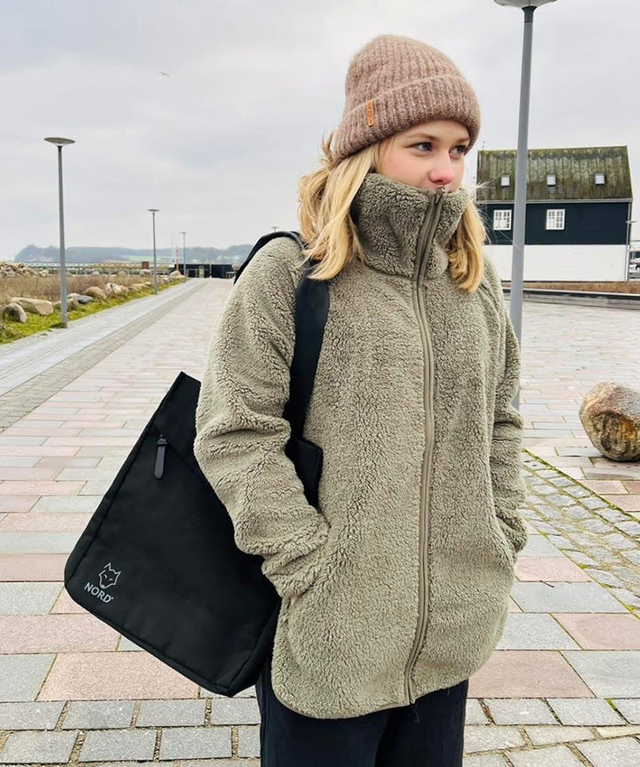 fabrin-thelma-fleece-groen-livsstil-2.jpg