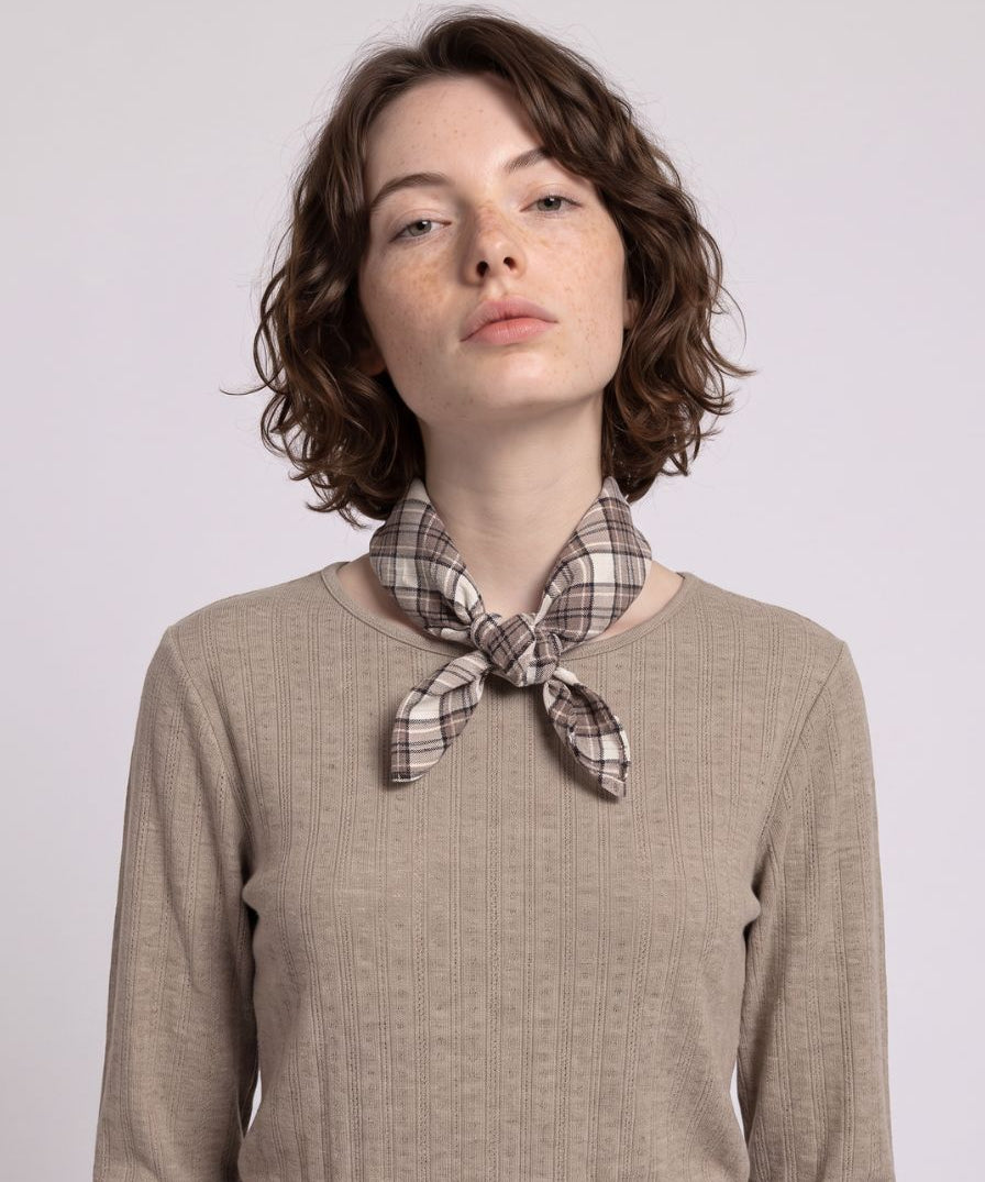 fabrincrepescarfmodel.jpg