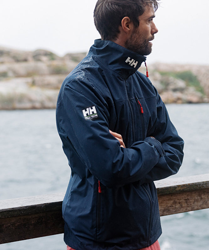 helly-hansen-crew-jacket-2.0-44484-moerkeblaa-livsstil-1.jpg