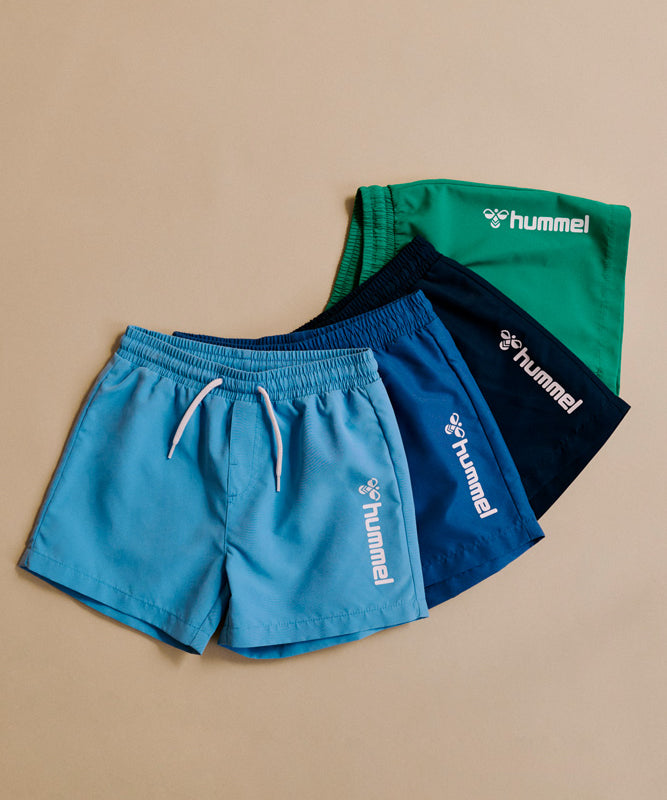 hummel-jr-bondi-badeshorts-livsstil.jpg