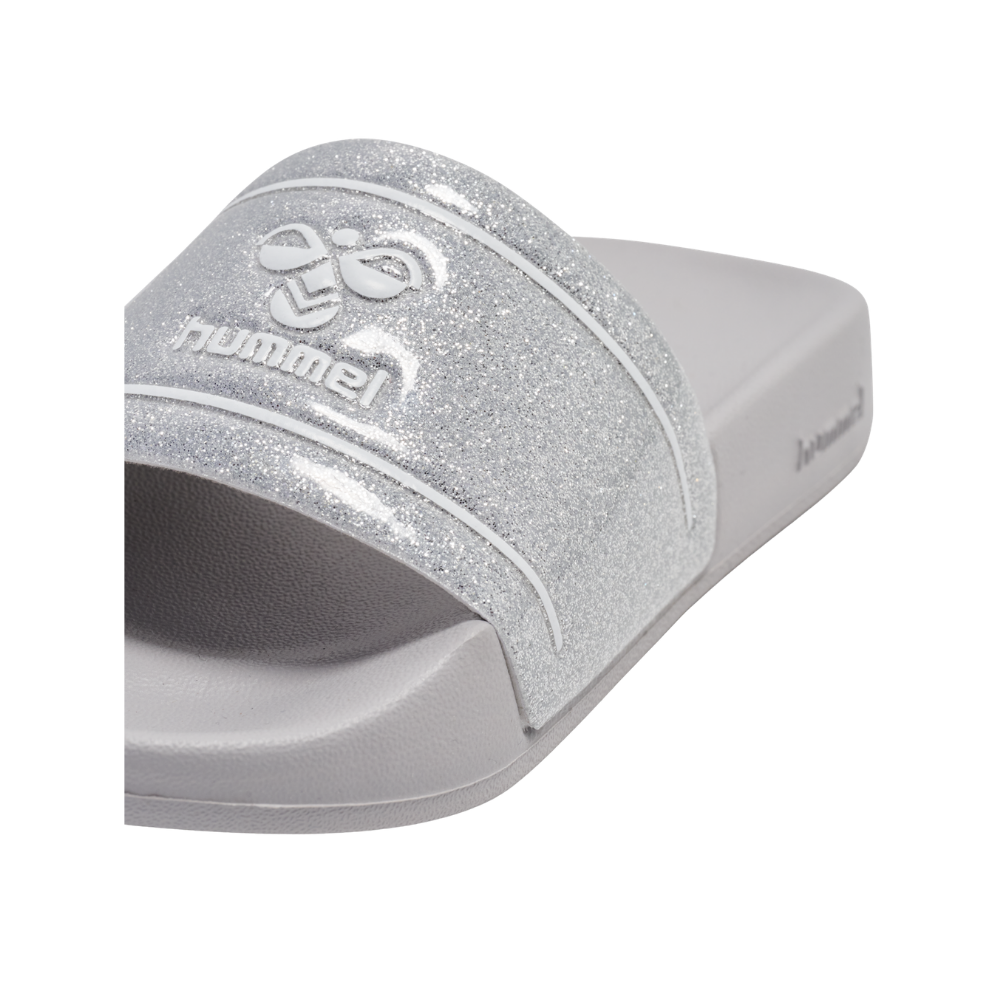 hummel-jr-pool-slide-glitter-228535-2509-pige-badesandaler-46228-soelv-b.png
