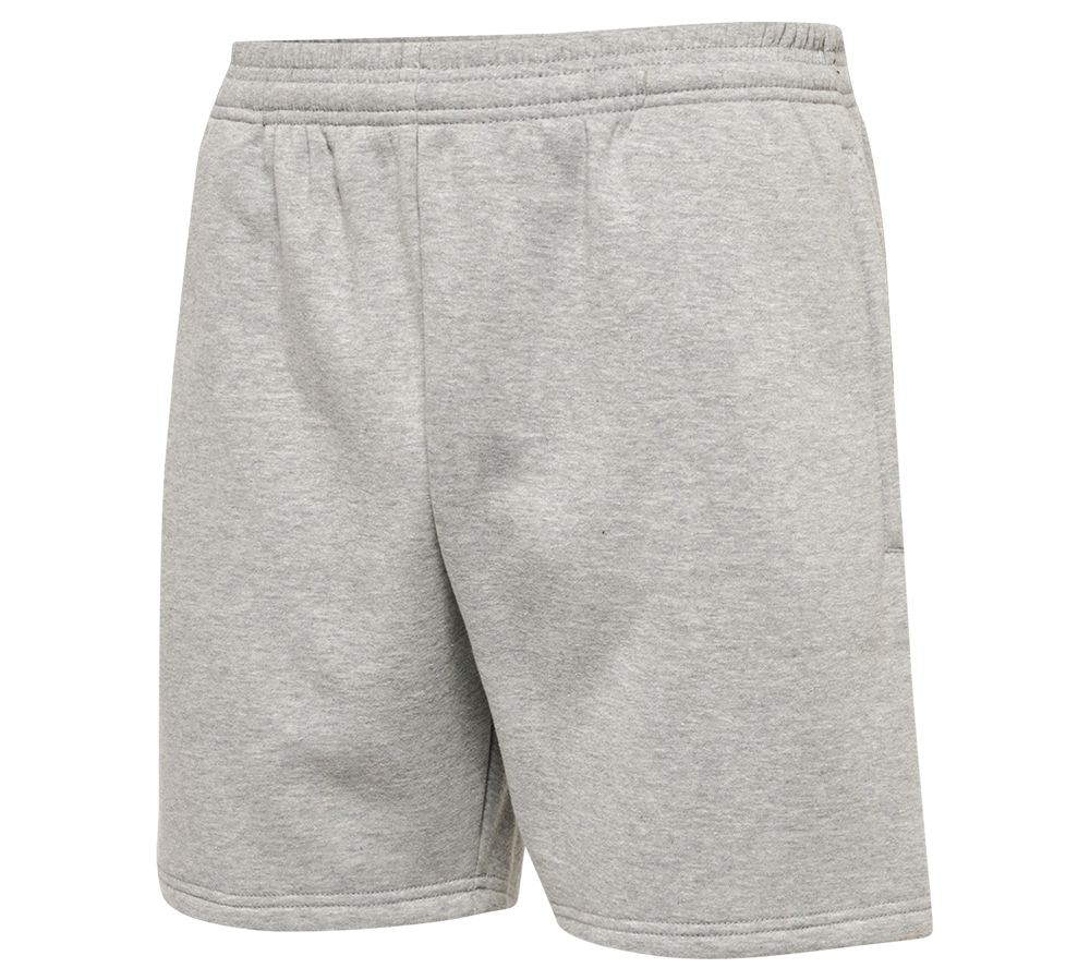 Et par lysegrå sweatshorts i blød bomuldsjersey med elastisk talje og diskrete sidelommer. Shortsene har en afslappet pasform, nårmer midt på låret, og en enkel, minimalistisk stil uden synligt logo. Dobbelt syning ved benafslutninger og quiltede detaljer i linningen giver et robust, komfortabelt udtryk — ideelle til afslapning, træning eller hverdagens casual outfits og nemme at style.