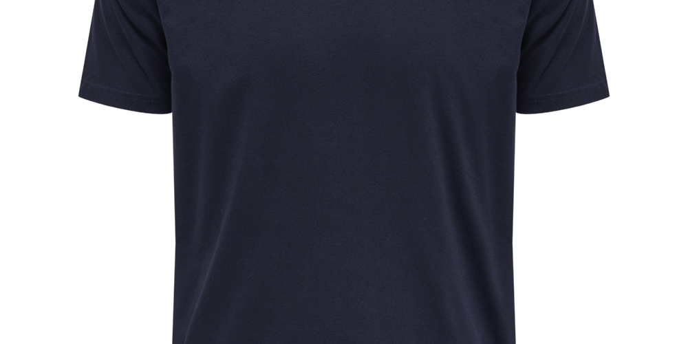 Billedet viser en enkel navyblå t-shirt i klassisk, afslappet snit. Den har rund hals, korte ærmer og et glat, uprintet forstykke uden synlige logoer foran. Stoffet ser blødt og let ud, velegnet til hverdag og lag-på-lag. Farven er mørkeblå, og tøjets finish fremstår mat og ensartet, hvilket giver et minimalistisk og tidløst udtryk.