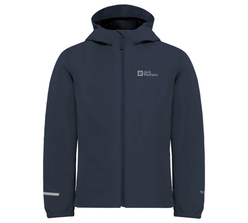 Billedet viser en mørkeblå, letvægts regnjakke med hætte fra Jack Wolfskin. Jakken har et enkelt, funktionelt snit med skjult lynlås og elastiske ærmeafslutninger, samt en reflekterende detalje ved håndleddet. Materialet ser vandafvisende og mat ud og er designet til udendørs aktiviteter. Farven er dyb marine, og jakken kombinerer praktisk funktionalitet med et stilrent, minimalistisk udtryk.