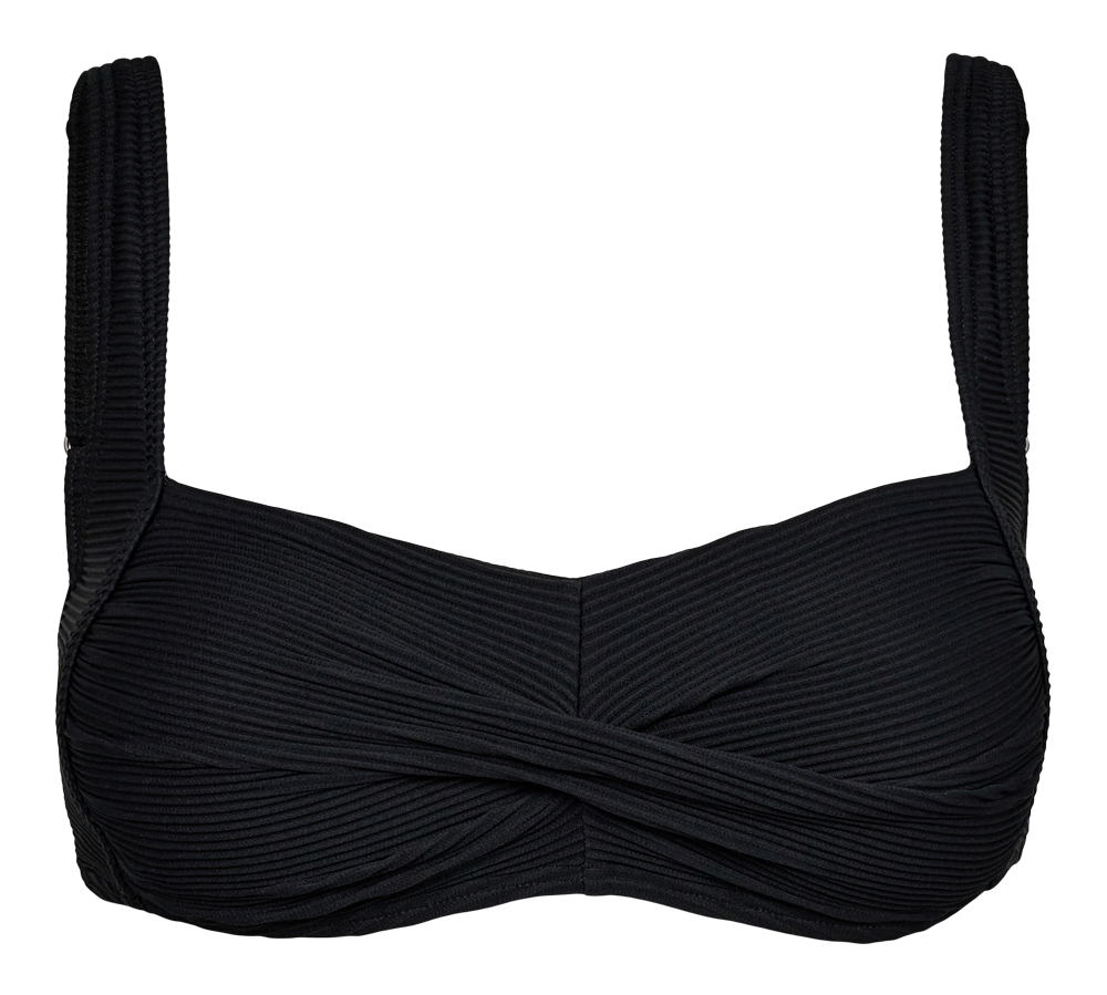 Sort bikinitop med kraftig ribstruktur og tvundet frontdetalje, vist på en neutral mannequinoverkrop. Toppen har brede skulderstropper og en firkantet udskæring, der giver et klassisk og samtidig moderne udtryk. Materialet ser struktureret og formstøttende ud, velegnet til både bad og strandbrug. Den enkle, elegante farve og rene linjer gør designet alsidigt og let at kombinere med forskellige underdele.