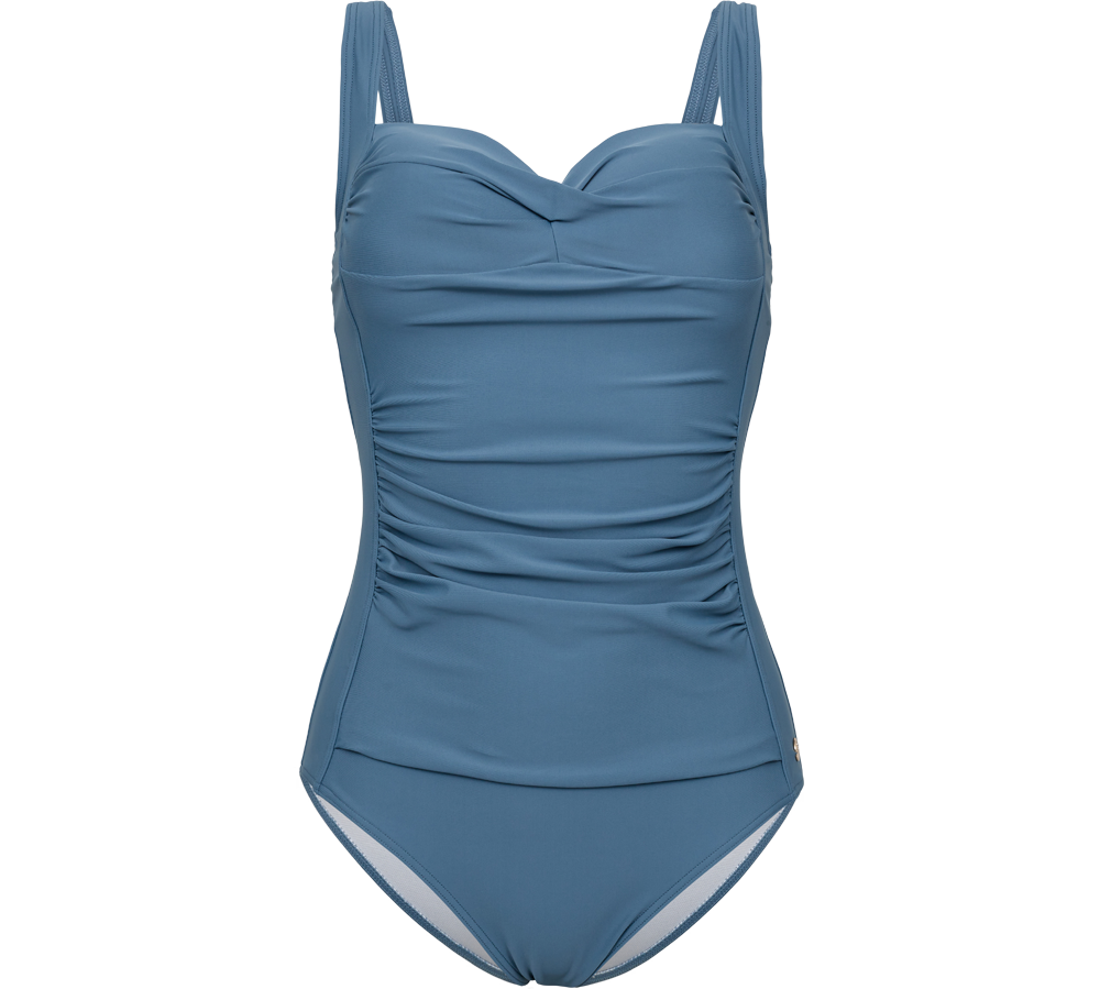Denne elegante badedragt i støvet blå har en klassisk, feminin silhuet med hjerteformet bærestykke og brede stropper for god støtte. Let rynkede detaljer langs maven skaber et formende og flatterende udtryk, mens glatte sømme og enkel linjeføring giver et tidløst look. Ideel til både pool og strand, kombineres den nemt med en sarong eller let kimono for en sofistikeret sommerstil.