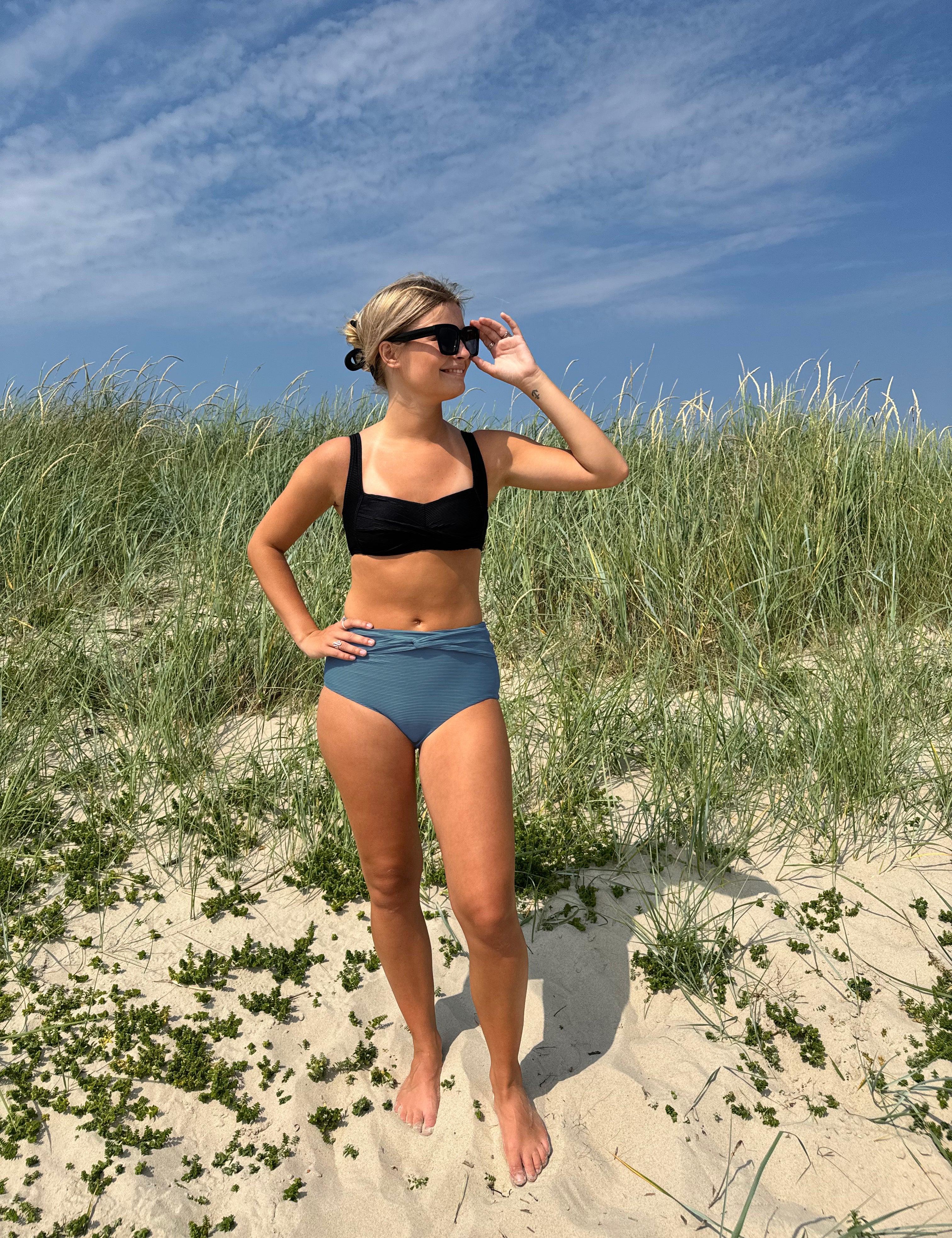 just-w-25-bikini-sort-blaa.jpg