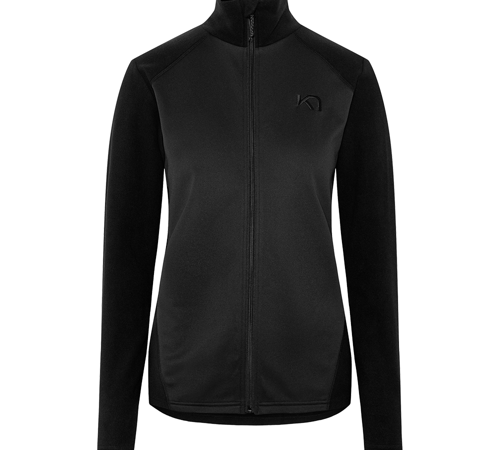 Denne sorte, figursyede jakke har et enkelt, sporty design med fuld lynlås og høj krave. Lange ærmer og kontrastpaneler i siden fremhæver taljen, mens det glatte stof og diskrete logo på brystet giver et minimalistisk udtryk. Jakken virker let og strækbar, ideel til hverdag eller træning, hvor funktionalitet kombineres med et stilrent, afdæmpet look.