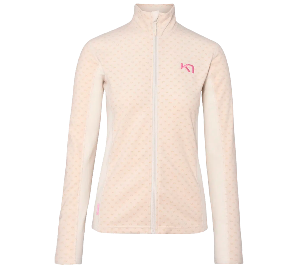 En lys rosa-beige fleecejakke med hel lynlås og høj krave. Jakken har et fint, gentaget småprikmønster og en pink logo på venstre bryst. Den er figursyet med lange ærmer og diskrete sidelommer, hvilket gør den både feminin og praktisk. Materialet fremstår blødt og isolerende, perfekt som mellemlag på kølige dage eller til afslappet, sporty hverdagsbrug.